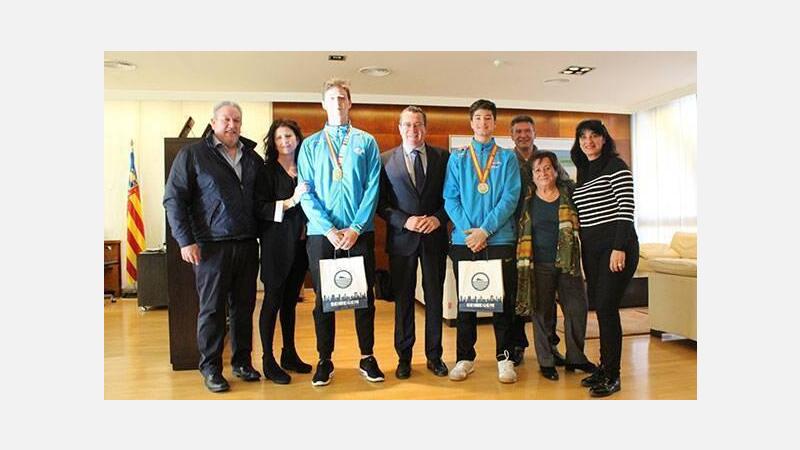 El alcalde recibe a los jugadores del CBB, tras su triunfo en el Campeonato de España