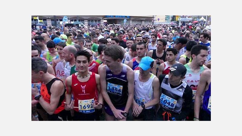Edwin de Vries y Elinor Kirk se imponen en el Medio Maratón de Benidorm