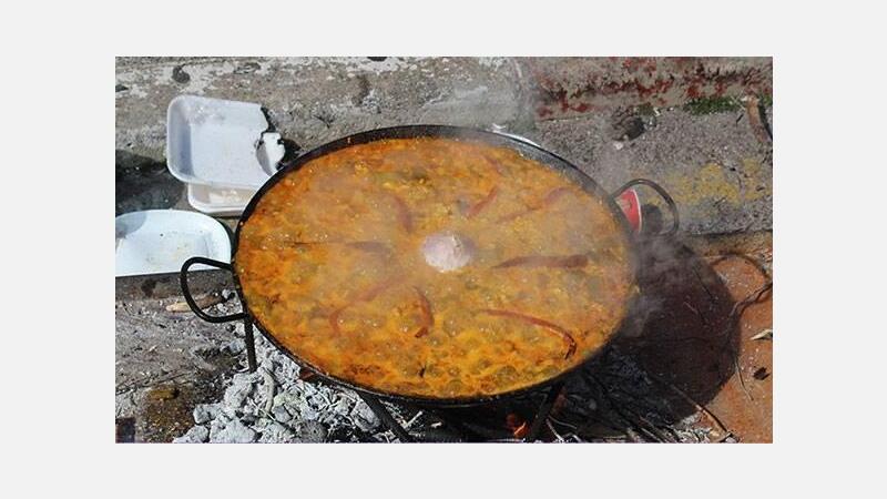 La falla Els Tolls se lleva los tres premios del concurso de paellas