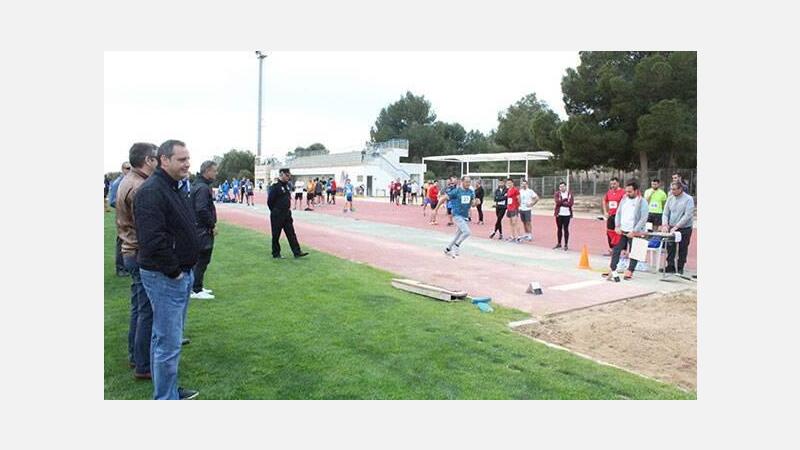 Los aspirantes a las 10 plazas de agente interino de la Policía Local realizan las pruebas físicas