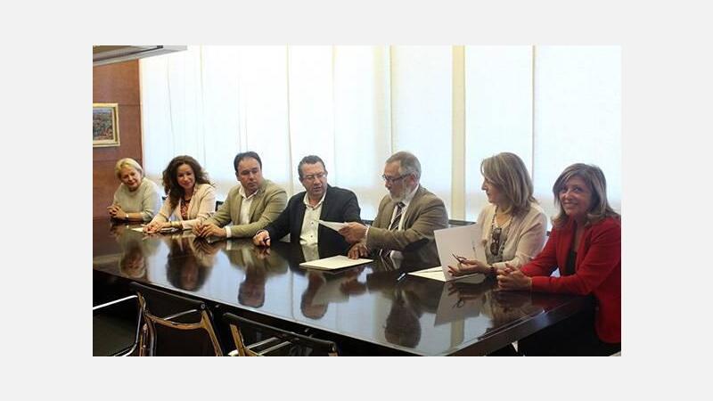 Benidorm y Finestrat renuevan el convenio que asesora gratuitamente a los afectados por los desahucios