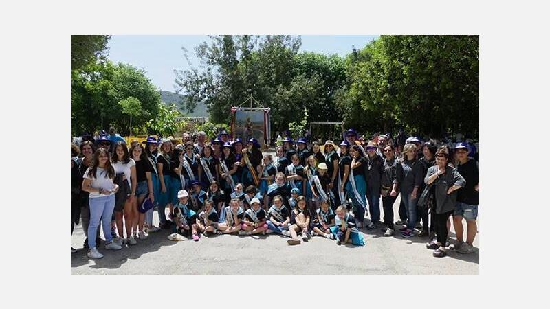 La romería de San Isidro pasea la huerta por el centro de Benidorm