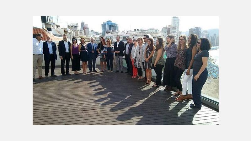 La UA debate en Benidorm la relación entre residentes extranjeros y los medios de comunicación