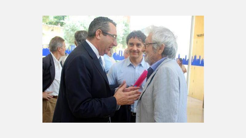 Expertos y artistas exaltan las virtudes de Benidorm presentándola como una ciudad “bella e interesante” a la vez