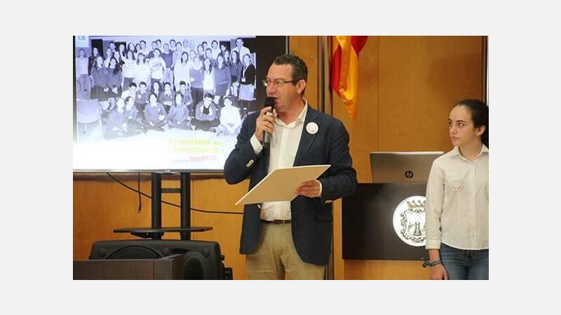 Estudiantes de Benidorm presentan un proyecto para romper con el turismo de excesos y apostar por el ocio saludable