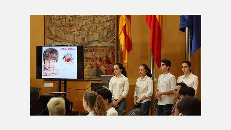 Estudiantes de Benidorm presentan un proyecto para romper con el turismo de excesos y apostar por el ocio saludable