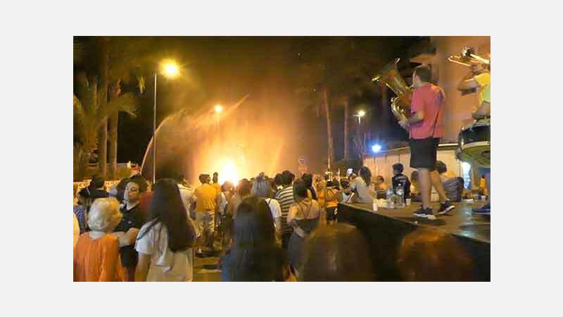 Con el ritual del fuego, la Hoguera de La Cala se despide hasta el año próximo