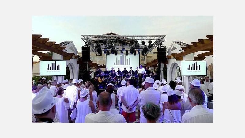 El mirador del Castell acull la festa blanca de Bocopa per a promocionar