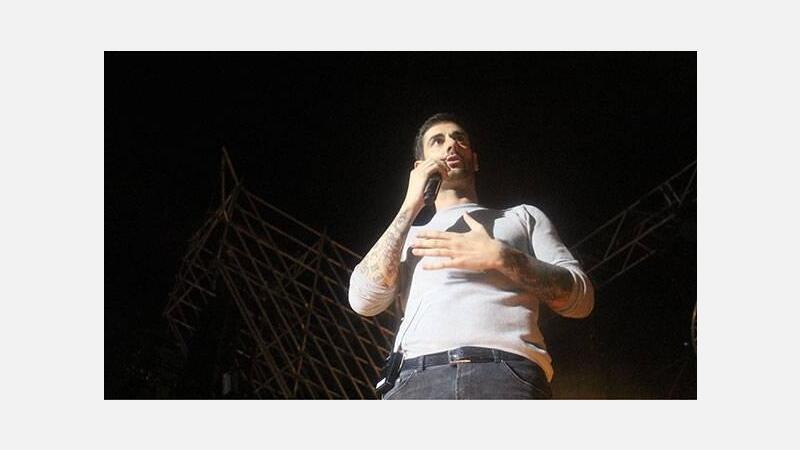 5.000 personas viven el ‘Quítate las gafas’ de Melendi en la Plaza de Toros de Benidorm