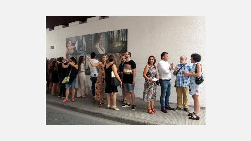 Las instantáneas de 9 fotógrafas toman las calles de Benidorm durante un mes