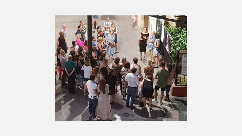 Las instantáneas de 9 fotógrafas toman las calles de Benidorm durante un mes