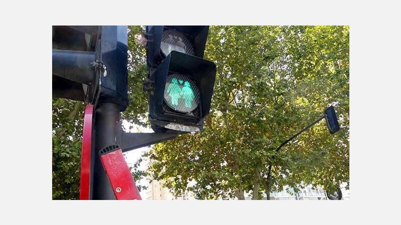 Benidorm instala sus primeros semáforos igualitarios coincidiendo con la semana del orgullo