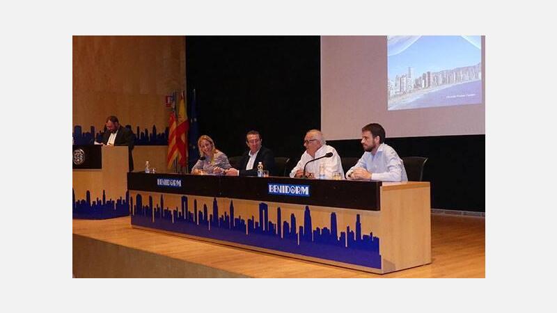‘Gent de Benidorm’ recopila las 100 entrevistas que Vicente Fuster realizó en la radio municipal