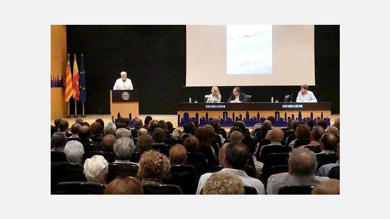 ‘Gent de Benidorm’ recopila las 100 entrevistas que Vicente Fuster realizó en la radio municipal