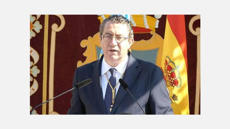 Toni Pérez reafirma en el 9 d’Octubre la apuesta de Benidorm “por nuestra autonomía y por España”