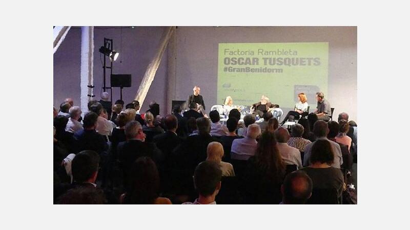 La exposición “Gran Benidorm” de Oscar Tusquets llega a la ciudad de Valencia