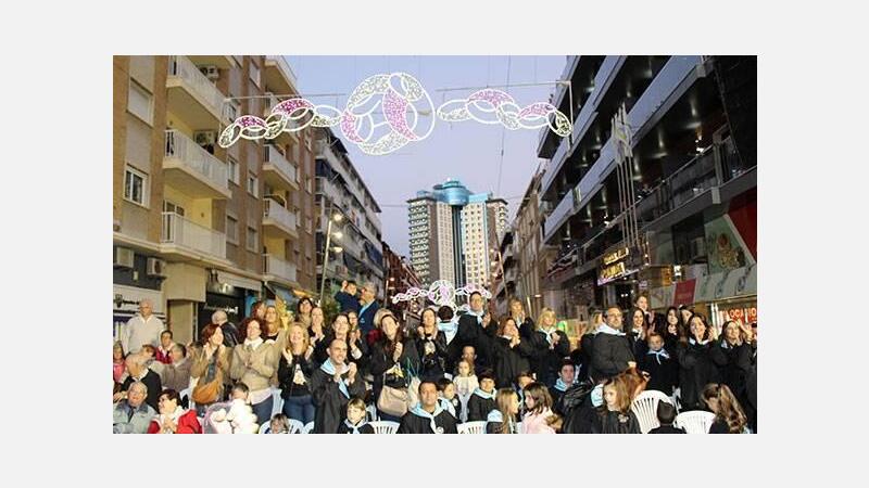 El encendido del alumbrado artístico ilumina el arranque de las Fiestas Mayores Patronales