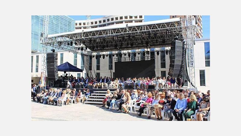 Benidorm vive ya sus días grandes de fiesta
