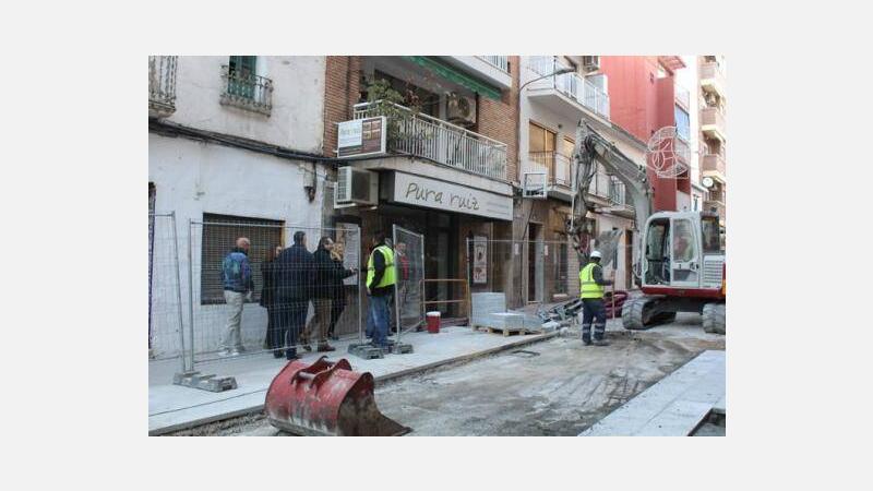 Empieza la pavimentación de Tomás Ortuño tras finalizar prácticamente las obras en el subsuelo