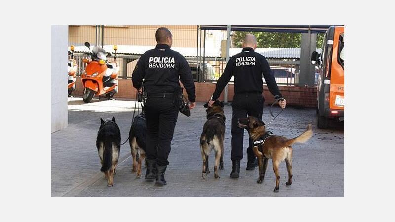 La unidad canina de la Policía Local colabora con la comunidad educativa en la prevención del consumo de drogas