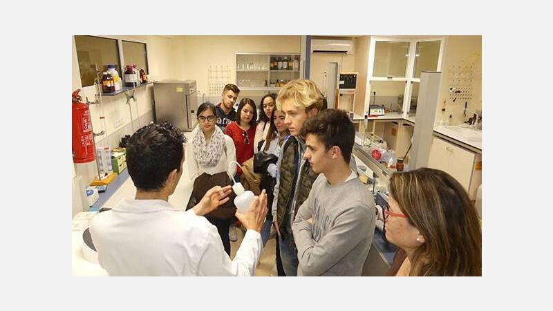Laboratorio Municipal y Boca del Calvari abren sus puertas a los alumnos del Bernat de Sarrià