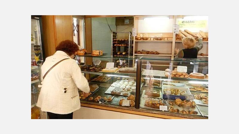 ‘Benidorm fet a mà’ graba los comercios tradicionales de la avenida Beniardà