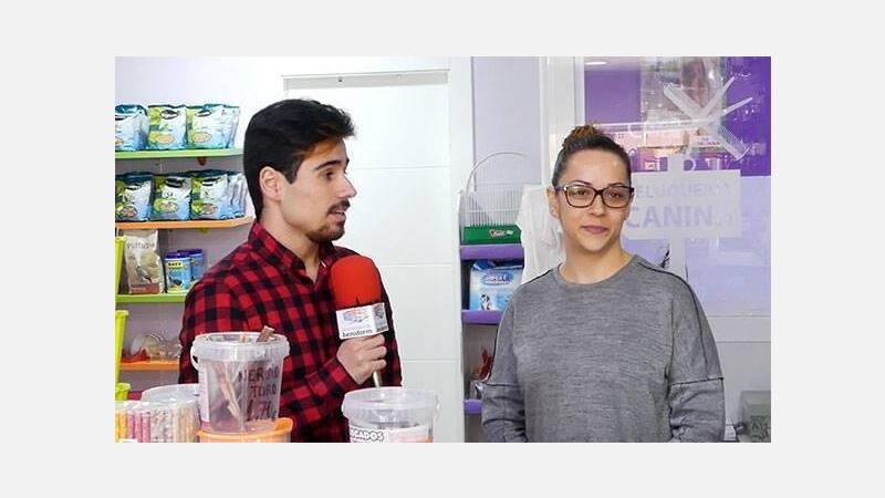 ‘Benidorm fet a mà’ graba los comercios tradicionales de la avenida Beniardà