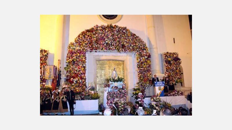 Más de un centenar de entidades festeras participan en la Ofrenda a la Mare de Déu del Sofratge en los actos del 278 Aniversario del Hallazgo de la patrona de Benidorm