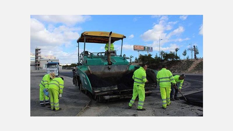 El Ayuntamiento acondiciona una parcela de 9.000 m2 como aparcamiento libre en Els Tolls