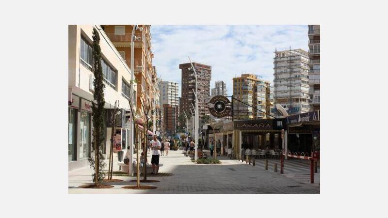Benidorm culmina las obras de peatonalización y renovación de la calle del Doctor Pérez Llorca
