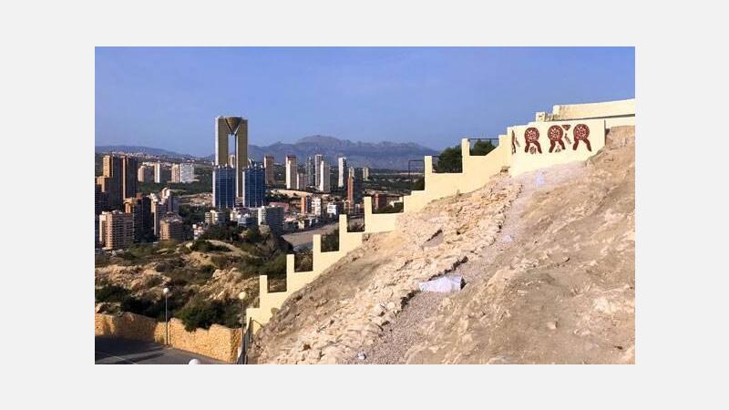 Nueva señalización para dar la bienvenida a los visitantes del Tossal de la Cala