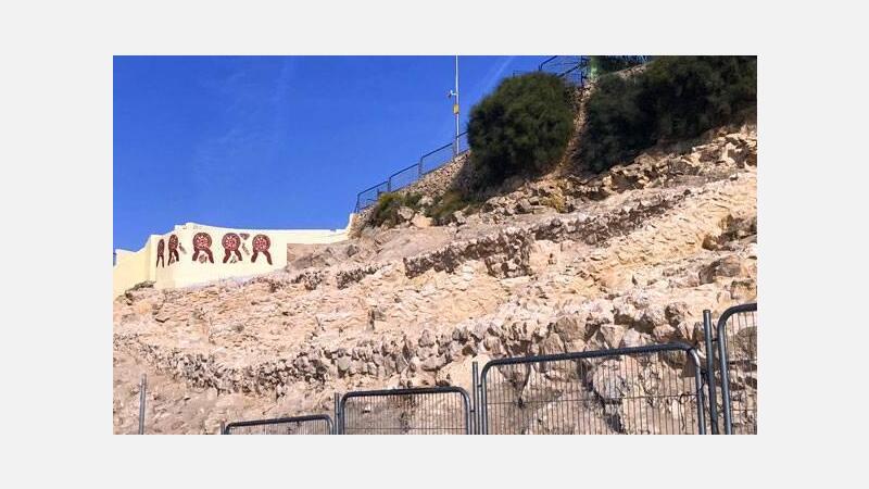 Nueva señalización para dar la bienvenida a los visitantes del Tossal de la Cala