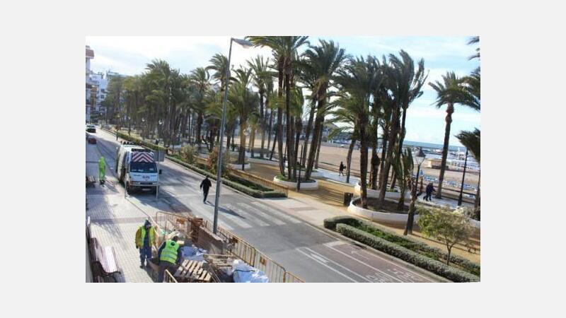 Movilidad habilita frente al Parque de Elche una parada de transporte discrecional que aliviará el tráfico en Los Almendros