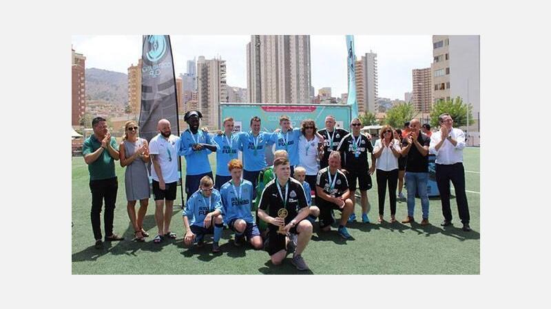El Newcastle United vence al Valencia CF en la final del torneo Inclusive de la Costa Blanca Cup