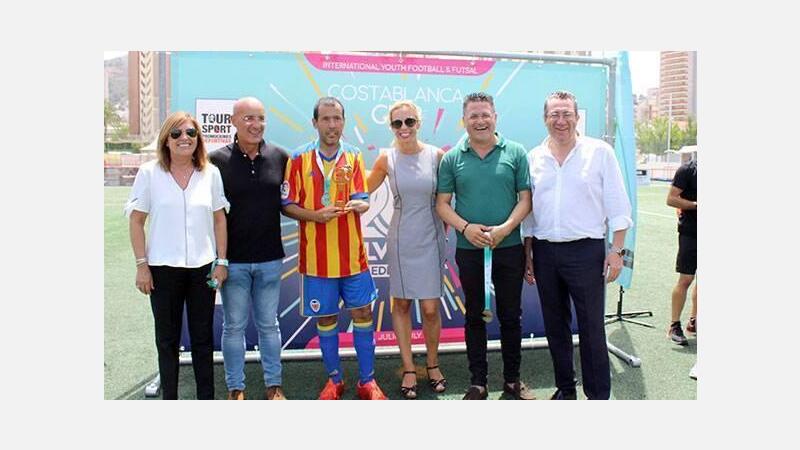 El Newcastle United vence al Valencia CF en la final del torneo Inclusive de la Costa Blanca Cup