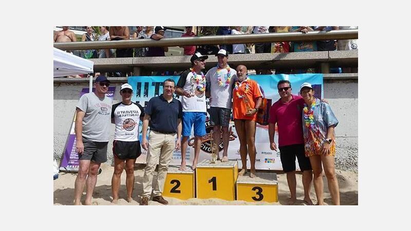 Más de 250 nadadores participan en la II Travesía Heartbreak a la playa de Levante de Benidorm 