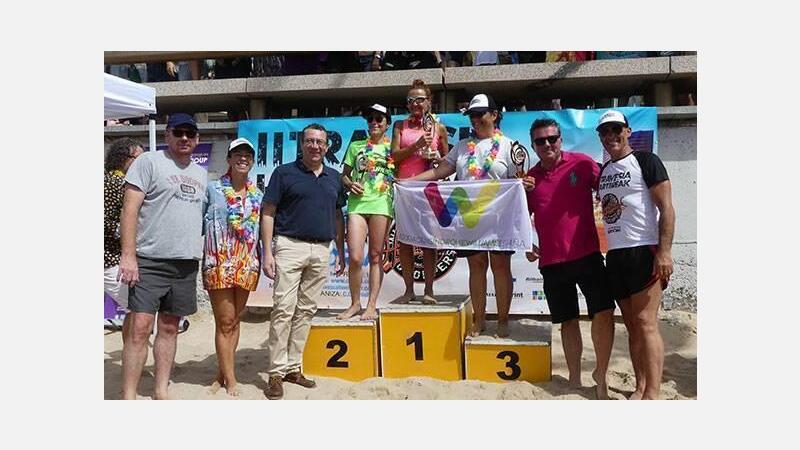 Más de 250 nadadores participan en la II Travesía Heartbreak a la playa de Levante de Benidorm 