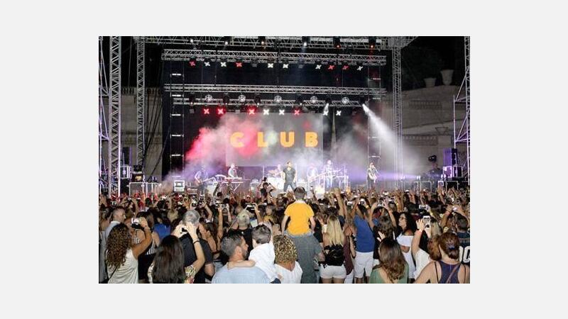 El talento de Antonio Orozco hace vibrar el Julio Iglesias del Parque de l’Aigüera