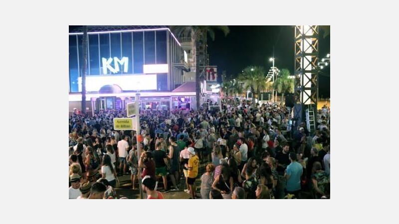 Cerca de 3.000 personas dan la bienvenida al Low Festival en la Playa de Levante