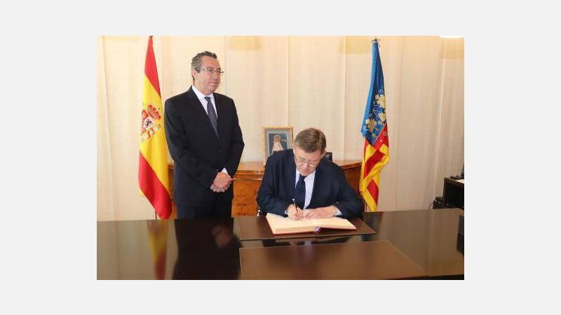 El alcalde y el presidente de la Generalitat firman el nuevo convenio sobre el suelo del centro cultural 