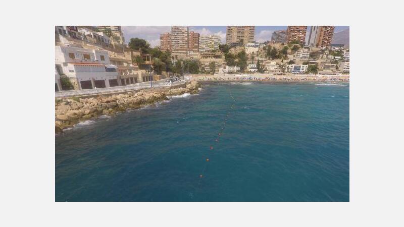 Playas instala líneas de vida en El Torrejó y el final de Tamarindos para dar más seguridad a los bañistas