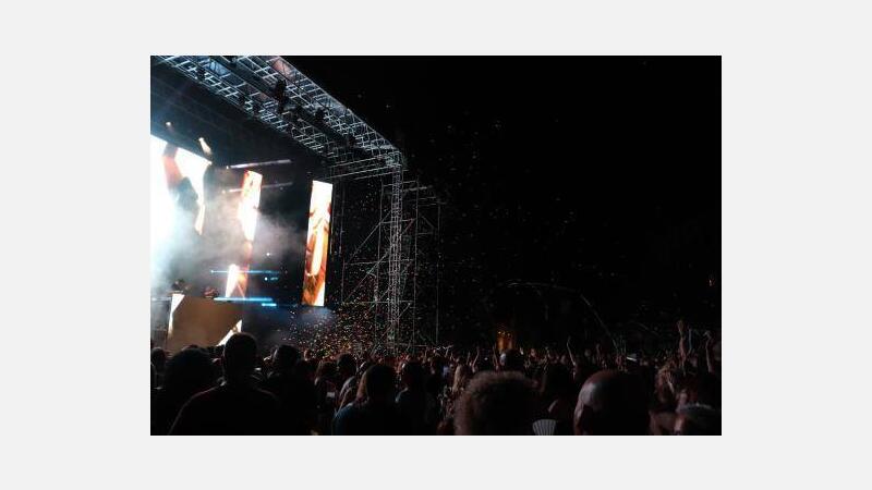 Más de 2.500 personas disfrutaron del festival ‘Summer Remember Music’ organizado por la Asociación de Peñas