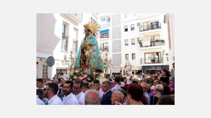 Una placa recuerda la visita de la Virgen de los Desamparados a Benidorm