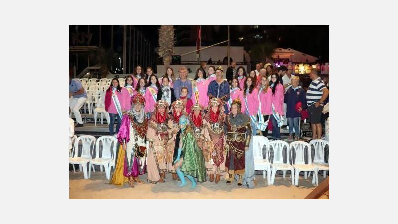 El “Parlamento de la Invasión Mora de la Villa” en la playa de Levante abre las fiestas de Moros y Cristianos 