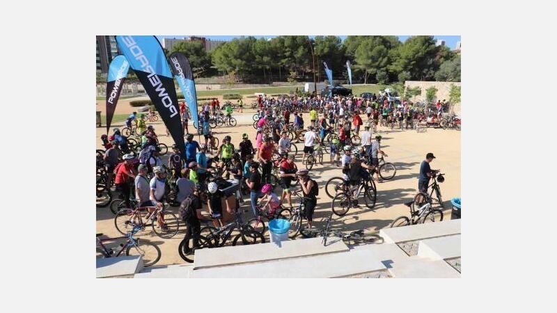 Más de 300 participantes en el XXXV edición del Día de la Bicicleta para fomentar el uso del carril bici