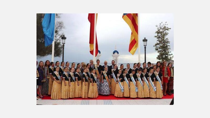 Toni Pérez evoca en el 9 d’Octubre la vocación cosmopolita de Benidorm como un bálsamo contra la exclusión