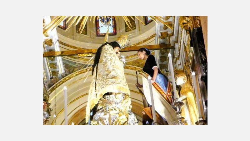 Las Fiestas de Benidorm acompañan a la Virgen del Sufragio en su visita a la ‘Geperudeta’