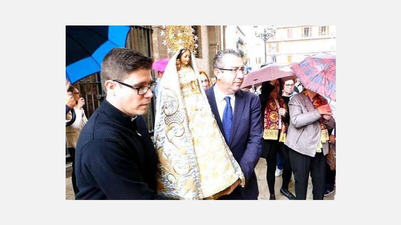 Las Fiestas de Benidorm acompañan a la Virgen del Sufragio en su visita a la ‘Geperudeta’