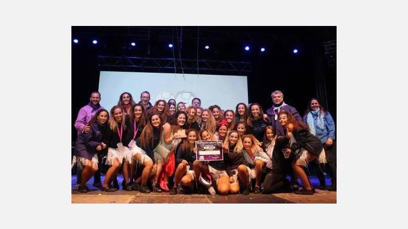 La Penya Desbaratats se impone en el Concurso de Playback Adulto