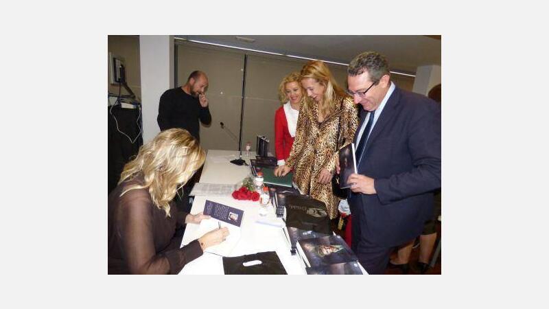 La escritora benidormense Mercedes Albert presenta ‘Equilibrio’, la última entrega de la saga ‘Ataraxia’